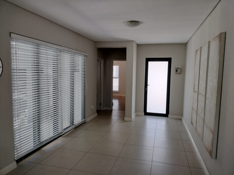 3 Bedroom Property for Sale in Jakarandas Western Cape